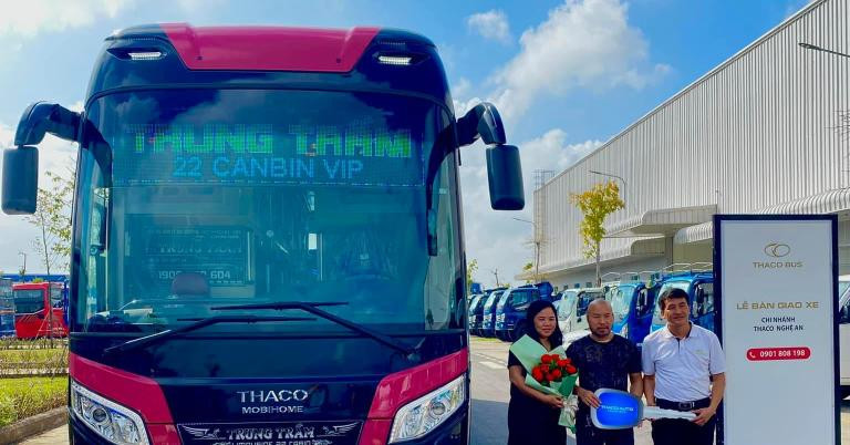 Tư vấn đặt vé tại văn phòng Trung Trầm