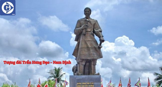 Tượng đài Trần Hưng Đạo uy nghiêm tại Nam Định