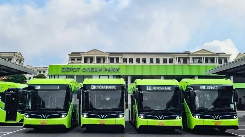 Tuyến xe bus E10 bao phủ hầu hết các khung giờ cao điểm của các chuyến bay
