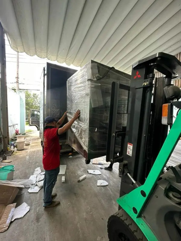 Vận chuyển đồ cồng kềnh bằng taxi tải và thiết bị chuyên dụng