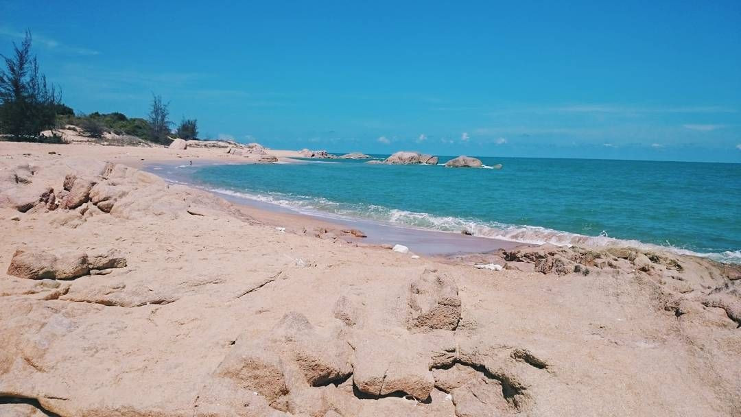 Vẻ đẹp hoang sơ của Biển Hồ Cốc gần Suối nước nóng Bình Châu