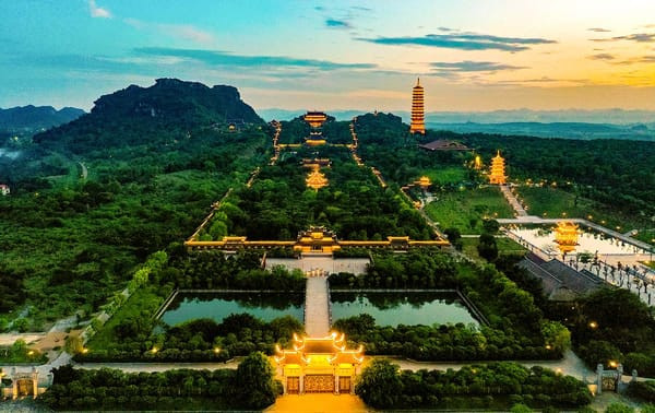 Viếng thăm Chùa Bái Đính, ngôi chùa lớn nhất Việt Nam, với xe tự lái