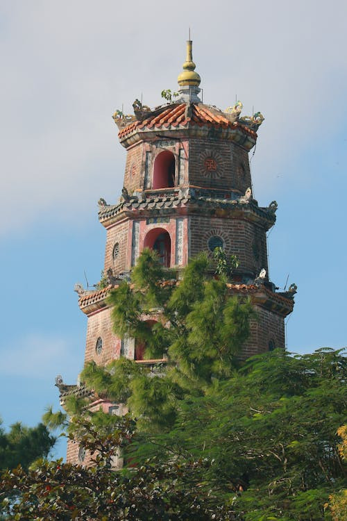 Viếng thăm Chùa Thiên Mụ, biểu tượng của Huế, bằng phương tiện cá nhân