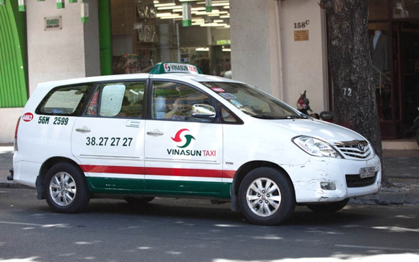 Vinasun Taxi Nha Trang hoạt động trên đường phố biển