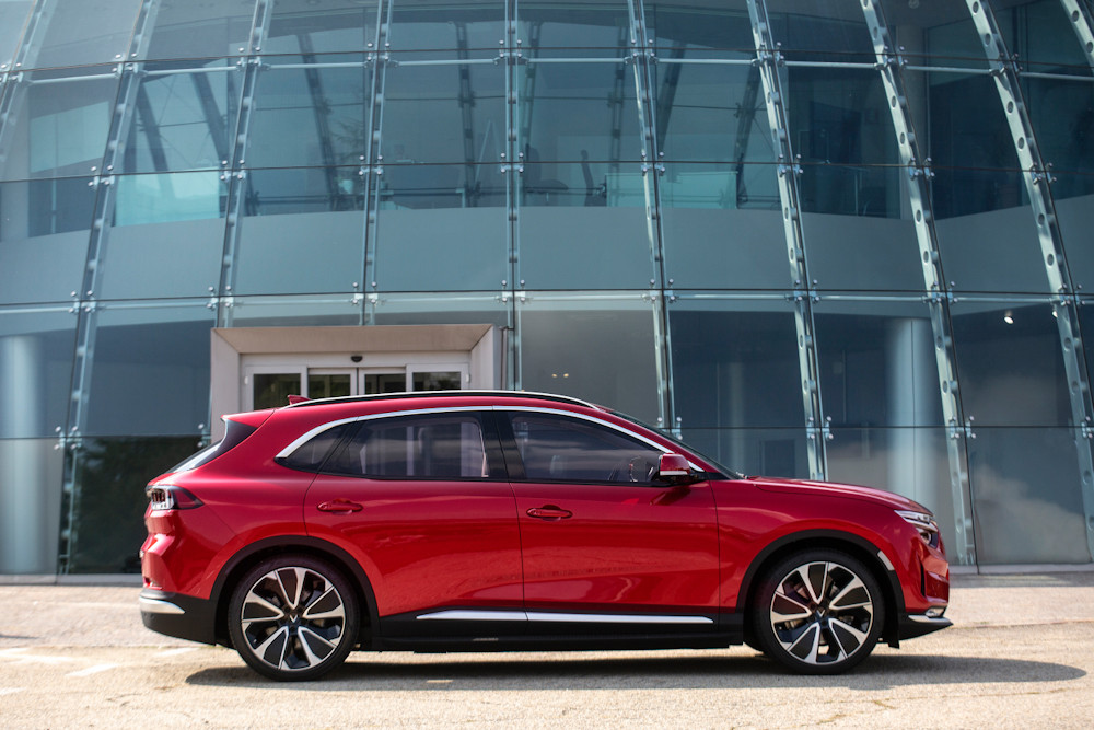 VinFast VF 8 tại sự kiện CES 2022, thể hiện thiết kế ấn tượng