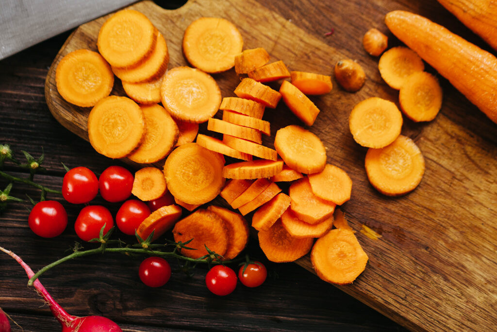 Vitamin A hỗ trợ thị lực khỏe mạnh trong những ngày hè nắng gắt.