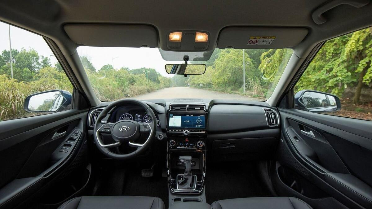 Vô lăng hiện đại của Hyundai Creta trong khoang nội thất