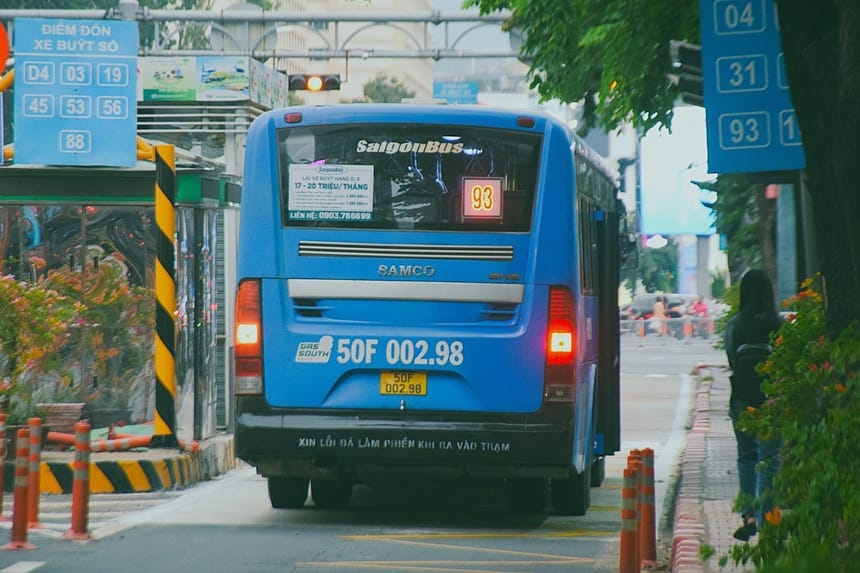 Xe bus 93 phục vụ các đối tượng hành khách đa dạng