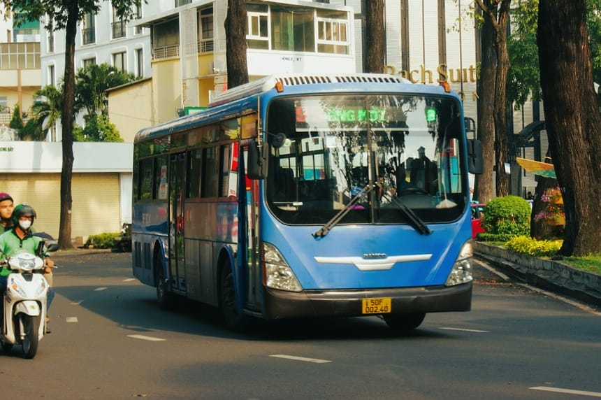 Xe bus là giải pháp góp phần hạn chế lượng xe lưu thông trên đường