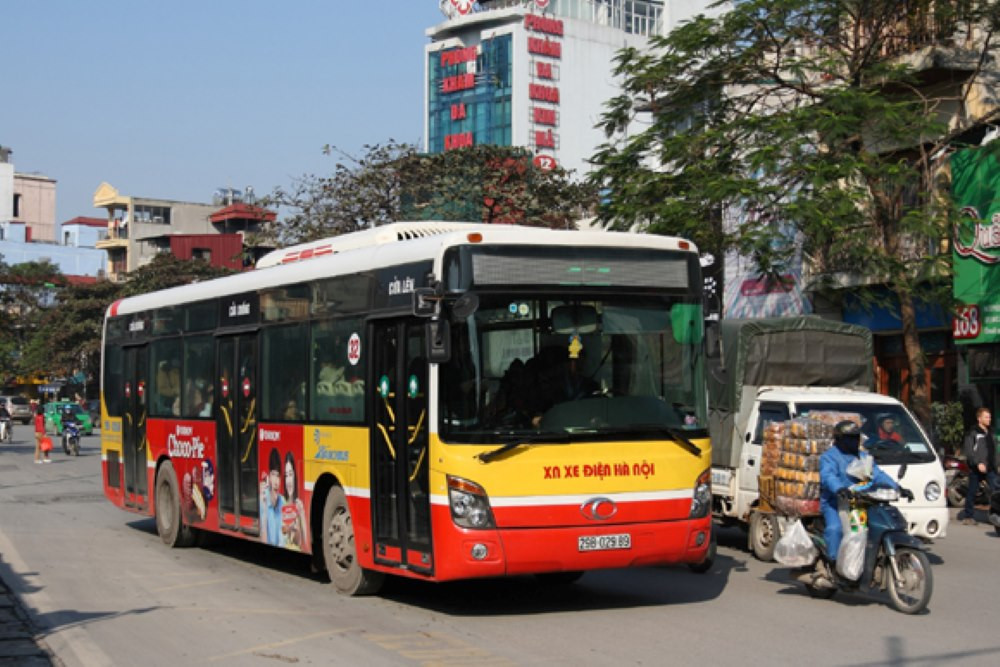 Xe buýt công cộng - Phương tiện di chuyển đến Cung Thiếu nhi Hà Nội
