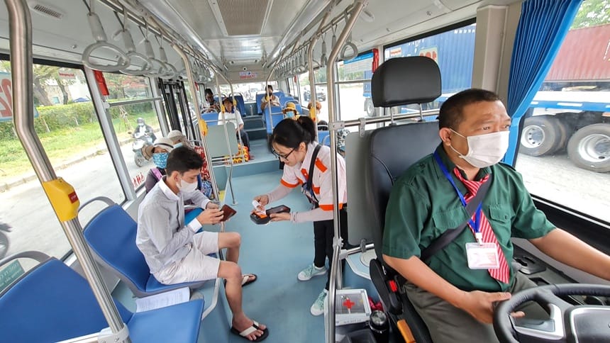 Xe buýt Phương Trang có vai trò quan trọng tại Huế