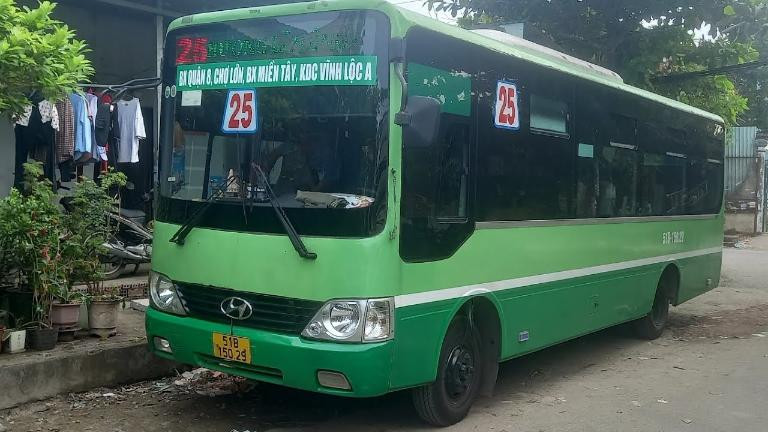 Xe buýt tuyến 25 phục vụ lộ trình Bến xe Quận 8 đi Vĩnh Lộc A