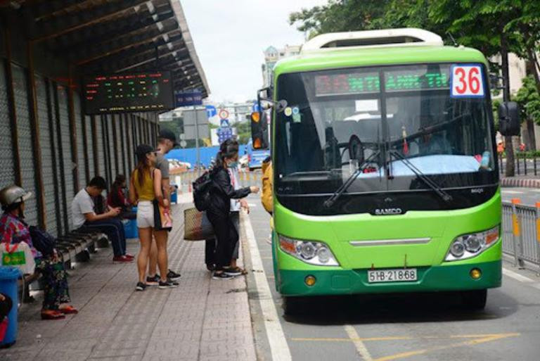 Xe buýt tuyến 54 tại Bến Xe Chợ Lớn đi Bến xe Miền Đông