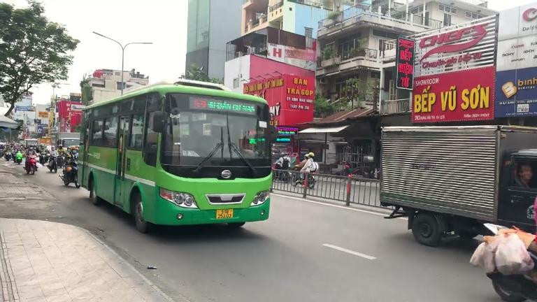 Xe buýt tuyến 59 di chuyển từ Bến xe Quận 8 đến Ngã Tư Ga
