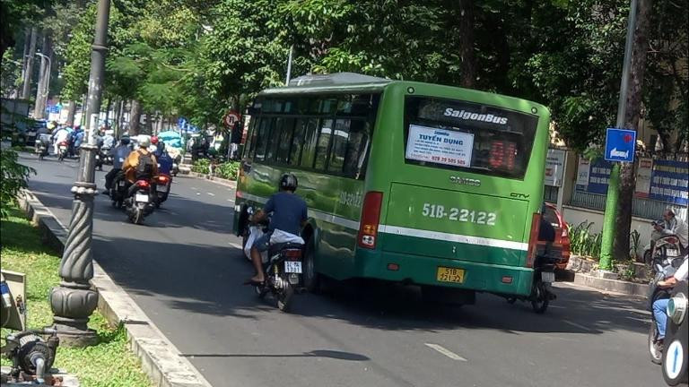Xe buýt tuyến 91 di chuyển từ Bến Xe Chợ Lớn đến Dĩ An (Bình Dương)