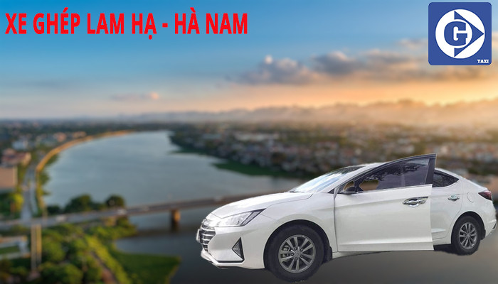 Xe con màu trắng với cửa mở, thể hiện dịch vụ xe ghép đón khách tận nơi tại Hà Nam
