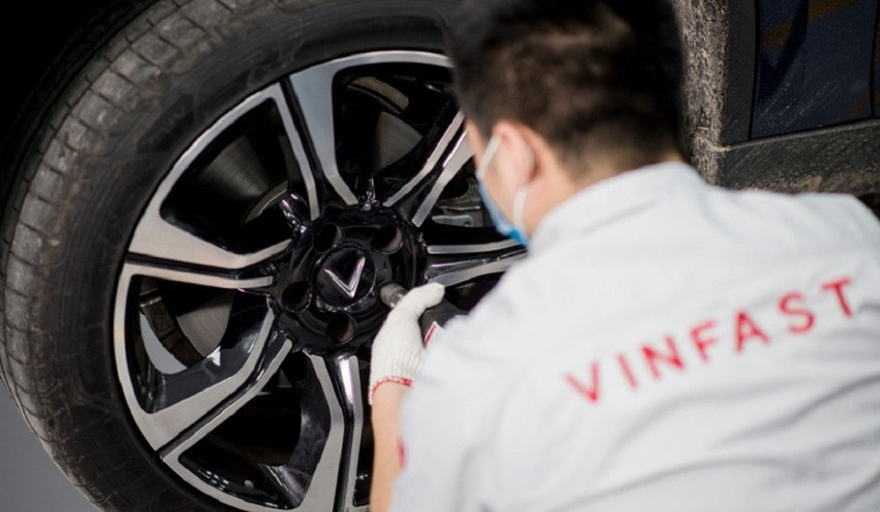 Xe cứu hộ VinFast hỗ trợ phương tiện gặp sự cố trên đường