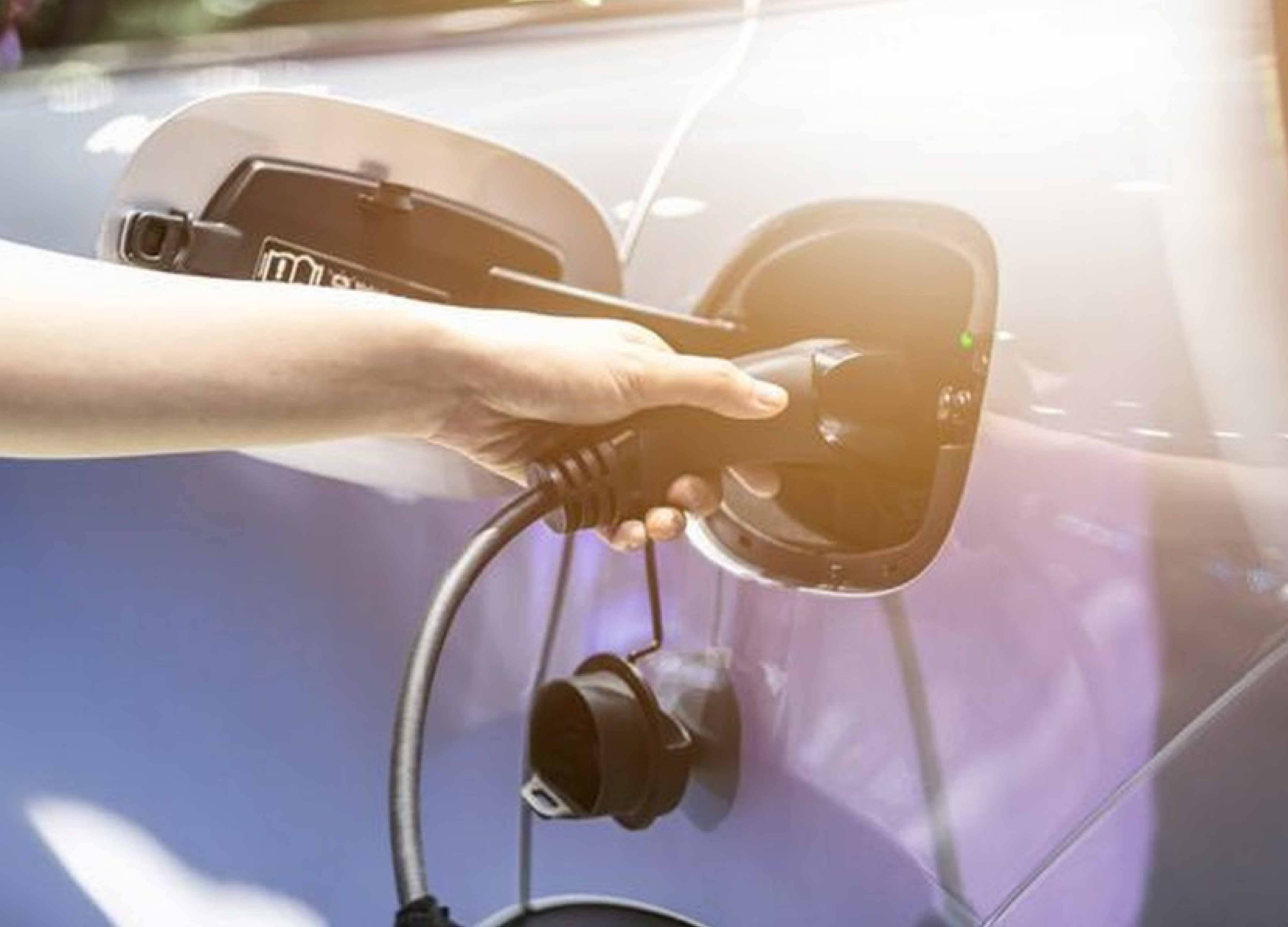Xe điện và xe năng lượng mặt trời: Lựa chọn tối ưu