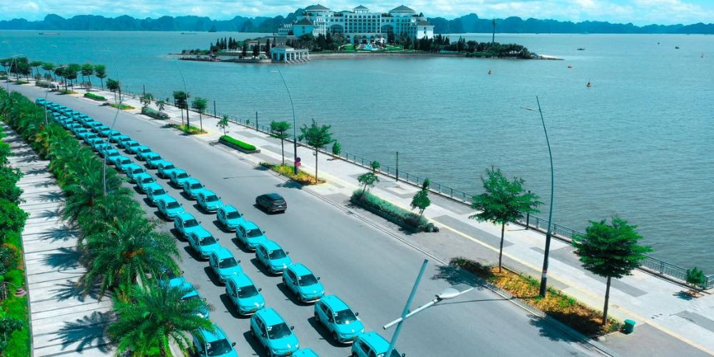 Xe điện VinFast của Xanh SM, biểu tượng cho dịch vụ taxi xanh Hạ Long