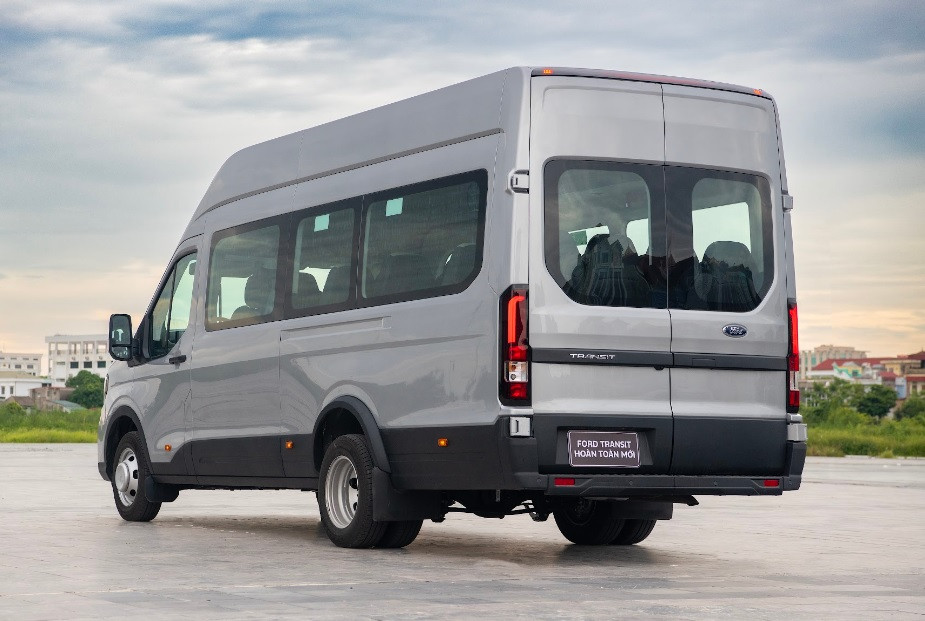 Xe Ford Transit 18 chỗ tiện nghi cho hành trình Quy Nhơn