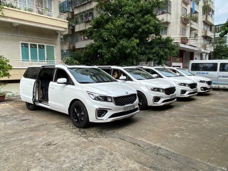 Xe ghép 5 chỗ tiện lợi cho hành trình Hà Nội Tam Chúc