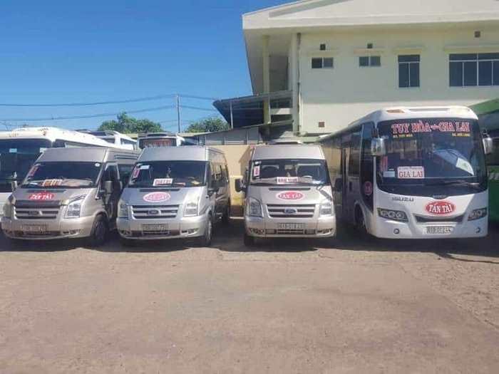 Nhà xe Gia Lai Phú Yên Tấn Tài chuyên cung cấp hệ thống xe chở khách chất lượng cao đi kèm nhiều tiện ích từ 16 đến 32 chỗ Nhà xe Gia Lai Phú Yên Tấn Tài chuyên cung cấp hệ thống xe chở khách chất lượng cao đi kèm nhiều tiện ích từ 16 đến 32 chỗ