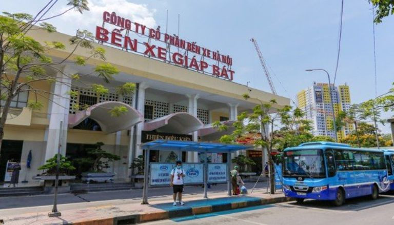 Xe giường nằm hiện đại phục vụ các tuyến dài từ Bến xe Giáp Bát