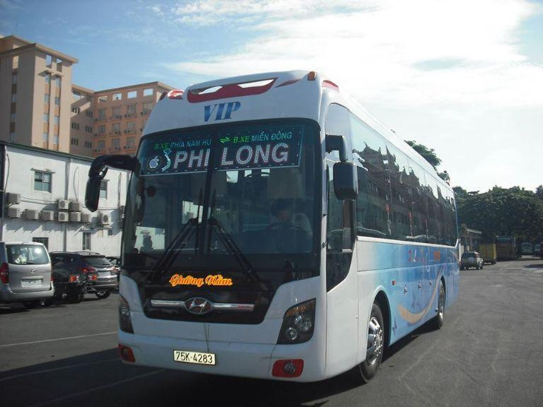 Xe giường nằm sẵn sàng cho tuyến đường dài từ Bến xe phía Nam Huế