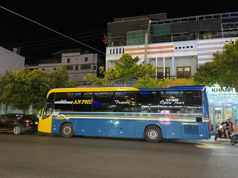 Xe khách An Phú Đà Lạt dừng tại trạm