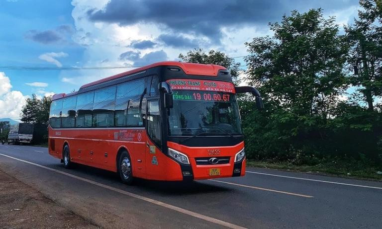 Xe khách chất lượng cao phục vụ tuyến Bến xe Long Xuyên đi TP Hồ Chí Minh