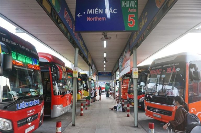 Xe khách chất lượng cao tại Bến xe Miền Đông phục vụ tuyến Bắc