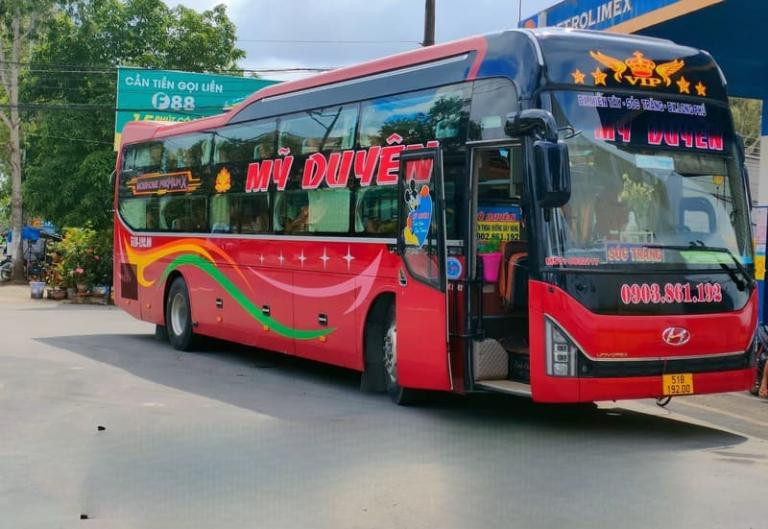 Xe khách chất lượng cao tại Bến xe Thạnh Phú