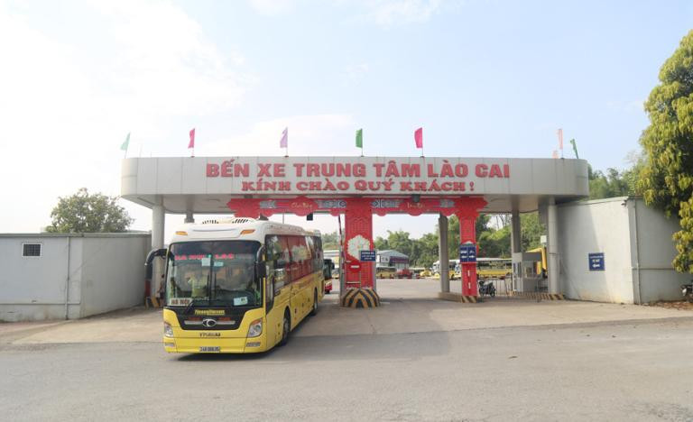 Xe khách chất lượng cao trên tuyến Lào Cai – Hà Nội tại bến xe trung tâm