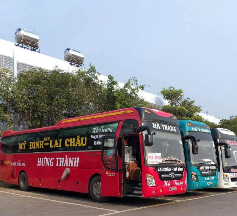 Xe khách chuẩn bị khởi hành trên tuyến Bến xe Lai Châu đi Hà Nội
