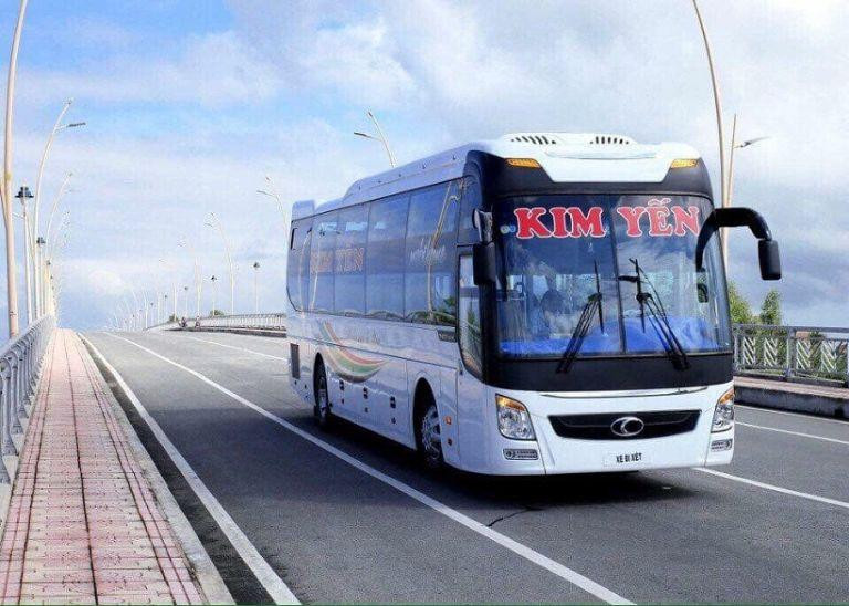 Xe khách chuẩn bị xuất bến trên tuyến Yên Bái đi Hà Giang