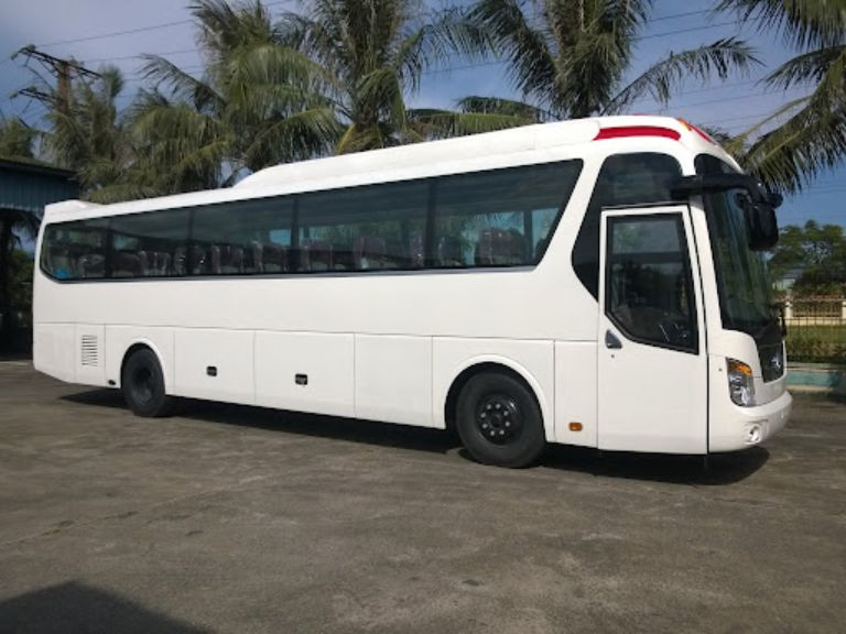 Xe khách Cúc Phương hiện đại sẵn sàng phục vụ hành khách