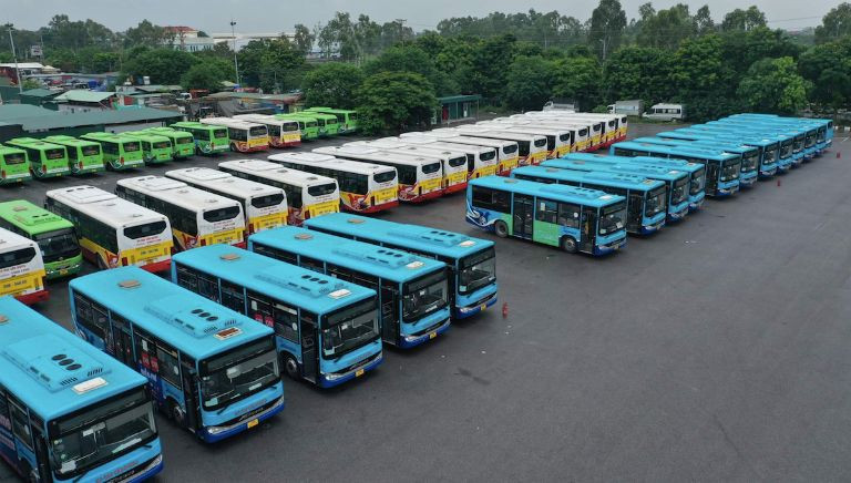 Xe khách đang di chuyển trên tuyến đường Đà Nẵng Phú Yên