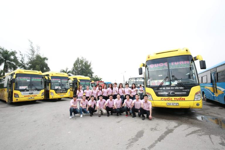 Xe khách đi tuyến Hà Tĩnh – Hải Phòng đậu tại Bến xe Hà Tĩnh