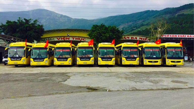 Xe khách đời mới tại Bến xe Trung tâm Lào Cai phục vụ tuyến Yên Bái