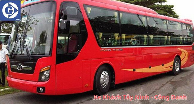 Xe khách Dương Phát đang đậu tại điểm đón trả khách ở Tây Ninh