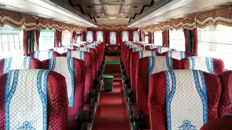 Xe khách ghế ngồi 34 chỗ của Việt Nhật đi tuyến Đà Lạt Bình Thuận