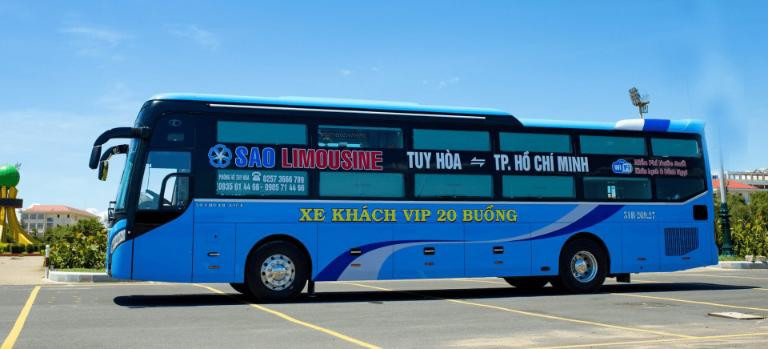 Xe khách giường nằm chuẩn bị khởi hành trên tuyến đường dài từ Phú Lâm đi Sài Gòn