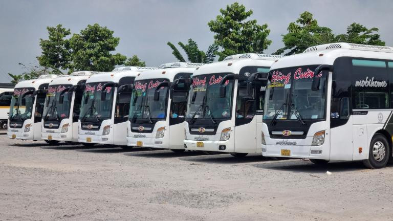 Xe khách giường nằm của một hãng xe uy tín tại Bến xe Châu Đốc chuẩn bị đi TP.HCM