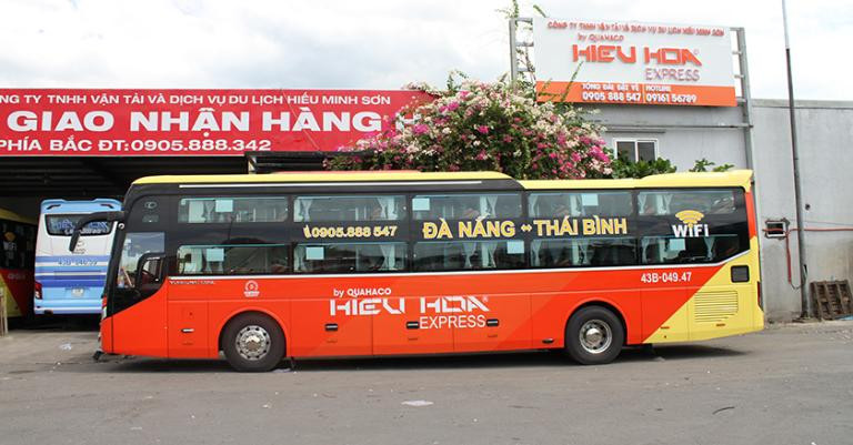 Xe khách hiện đại phục vụ hành trình đường dài của Nhà Xe Hiếu Hoa Đà Nẵng