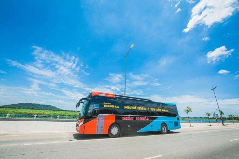 Xe khách hiện đại phục vụ tuyến Hà Nội Quế Võ