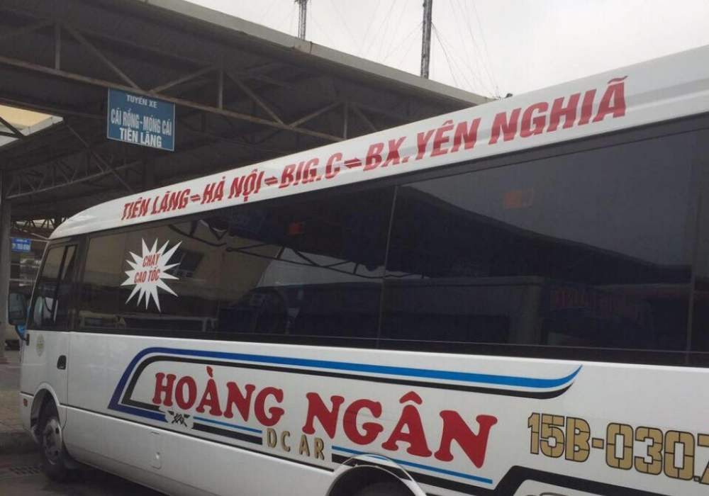 Xe khách Hoàng Ngân đón trả khách tại bến xe, đảm bảo lộ trình ổn định