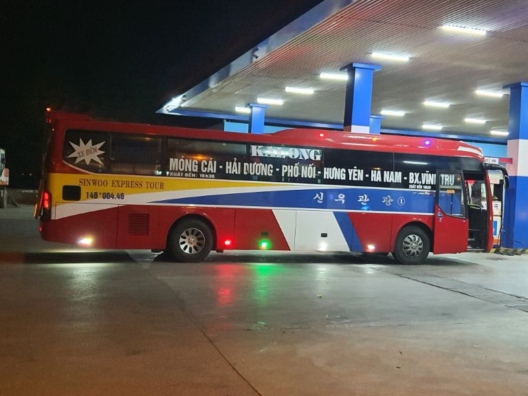 Xe khách Ka Long với thiết kế hiện đại trên hành trình từ Hà Nội đến Móng Cái