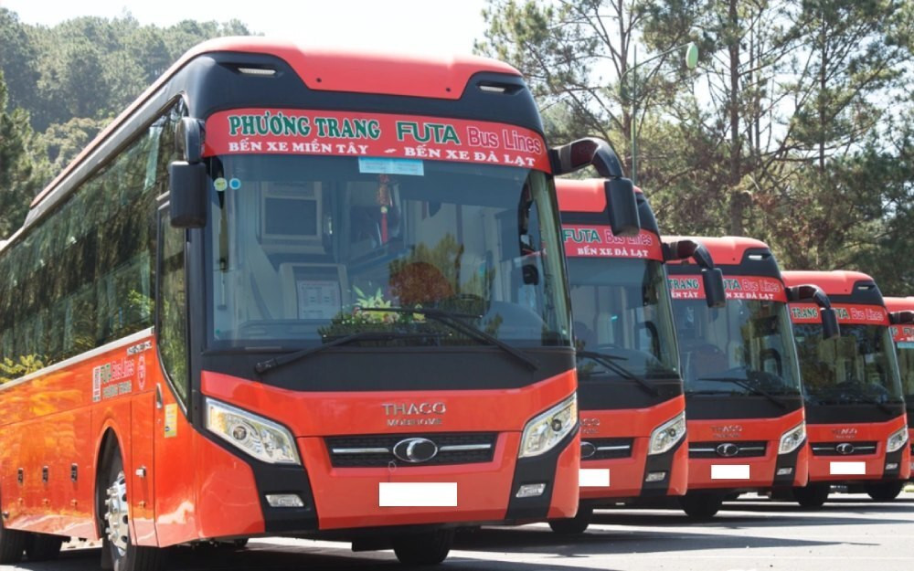 Xe khách là lựa chọn phổ biến trên đường đi Phú Yên
