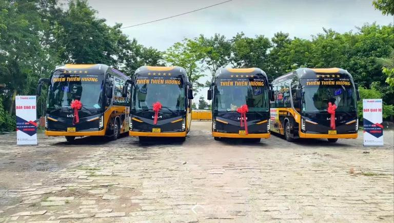 Xe khách phục vụ tuyến Tân Châu đi Sài Gòn đông đúc