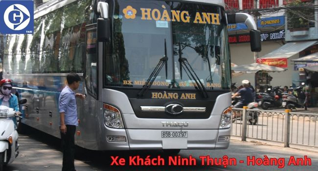 Xe khách Quốc Trung tại bến
